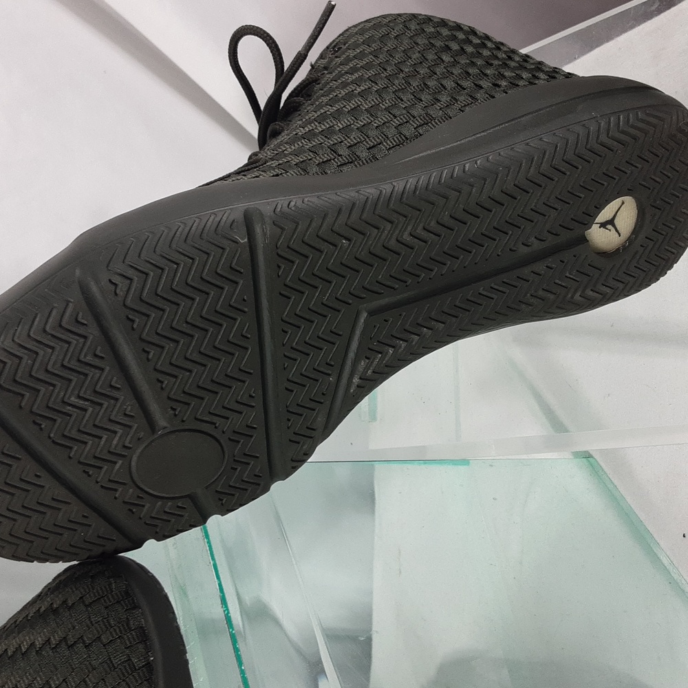 Shoes - Picture 4 of 5